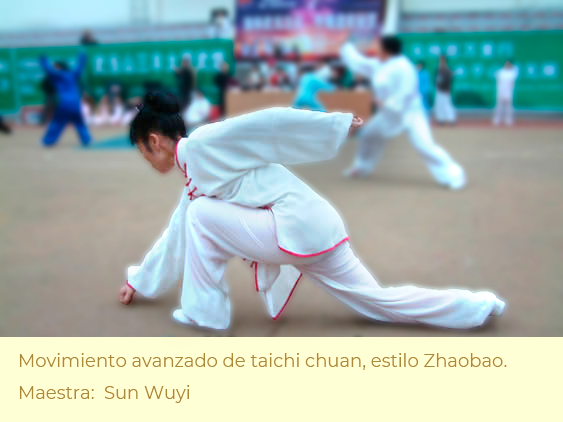 Practicando taichi. Postura avanzada.