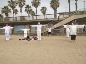 TAICHI EN LA PLAYA BARCELONETA, BARCELONA