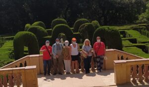 Un paseo en el parque del laberinto de Barcelona el 21 de julio 2021