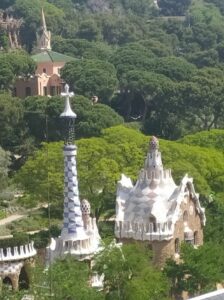 2022 05 22 vista edificio Gaudí parque Güell