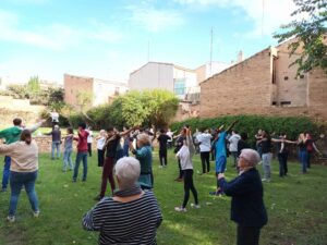 2023 12 31 recuerdo clase con mas de 60 personas jovenes y mayores juntos