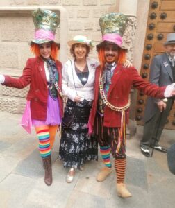 2024 04 08 paseo con sombrero en la Rambla de Catalunya