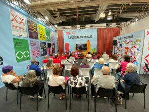 2024 05 31 actividad con objetivo de analizar la relación actual entre niños y abuelos en la feria gen gran de hospitalet