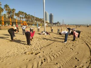 2024 11 16 Chikung con Susana en la playa de la Barceloneta