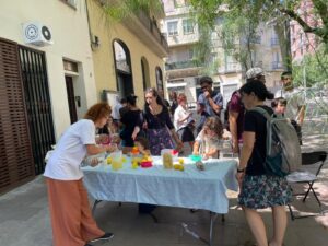 2025 07 26 Actividad Fiesta mayor Poble sec con el proyecto "Fem salut amb familia"